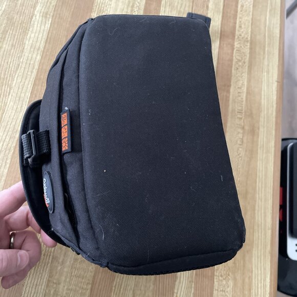 LOWEPRO Black NOVA 1 AW Shoulder Camera Bag | with Dividers Strap And Raincover - Picture 6 of 12